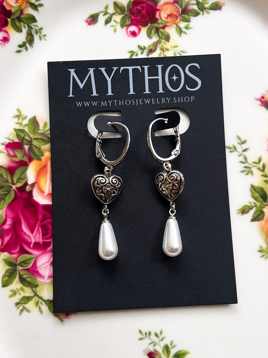 Filigree Heart Pearl Earrings (Silver)